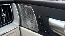 Volvo XC60 2.0 B5P Ultimate Dark 5dr AWD Geartronic Petrol Estate